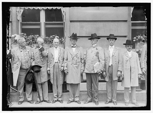 CONFEDERATE REUNION. THE COMMANDER IN CHIEF, GENERAL HARRISON AND STAFF; GENERALS MICKEY AND DINKINS ON EITHER SIDE