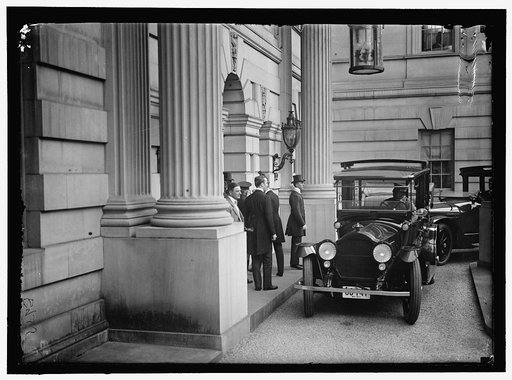 BELGIAN MISSION TO U.S. ARRIVING AT LARS [i.e. LARZ] ANDERSON HOME