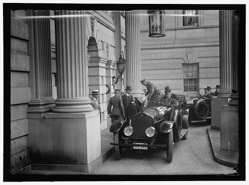BELGIAN MISSION TO U.S. ARRIVING AT LARS [i.e. LARZ] ANDERSON HOME. GEN. LeCLEREQ LEAVING AUTO