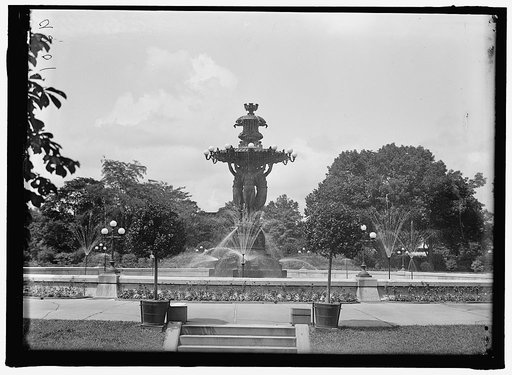 BOTANICAL GARDENS. BARTHOLDI FOUNTAIN