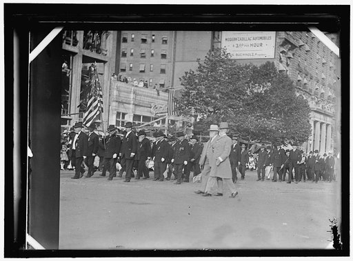 GRAND ARMY OF THE REPUBLIC. UNIT IN DRAFT PARADE OF D.C. 2 CONFEDERATE SOLDIERS IN FOREGROUND