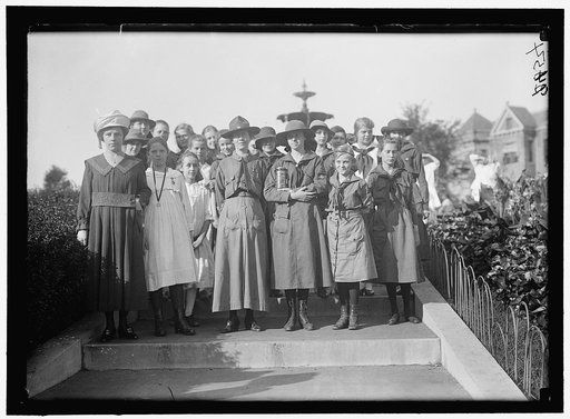 GIRL SCOUTS. GROUP