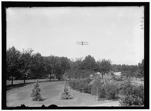 ALLIED AIRCRAFT. DEMONSTRATION AT POLO GROUNDS. EARLY THOMAS-MORSE AMERICAN PLANE