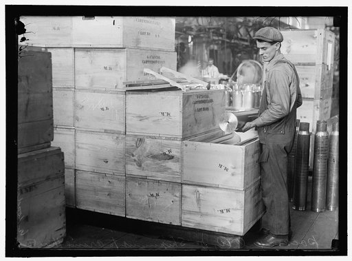 NAVY YARD, U.S., WASHINGTON. PACKING AND HANDLING CARTRIDGE CASES