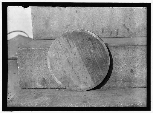 NAVY YARD, U.S., WASHINGTON. DISCS AND WORK ON THEM