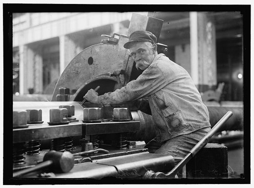 NAVY YARD, U.S., WASHINGTON. TURNING, EXAMINING AND BORING A 5 INCH, 50 CAL. GUN
