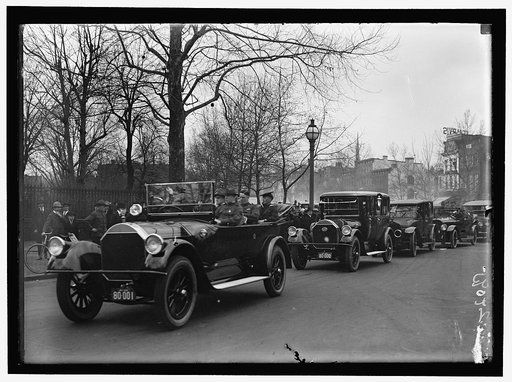 ARMY, U.S. SOLDIERS GOING THROUGH CITY IN TRUCKS AND AUTOS