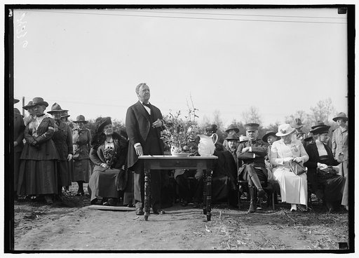 WOMAN'S NATIONAL SERVICE SCHOOL UNDER WOMAN'S SECTION, NAVY LEAGUE. SEC. DANIELS SPEAKING. SEATED: MRS. DANIELS; GEN. BARNETT; MRS. GUERNSEY