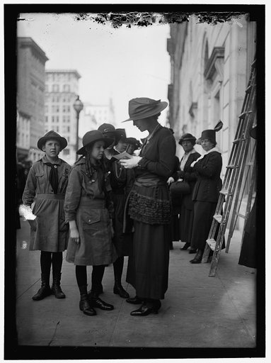 GIRL SCOUTS GROUP WITH MRS. NICHOLAS LONGWORTH, SELLING LIBERTY BONDS
