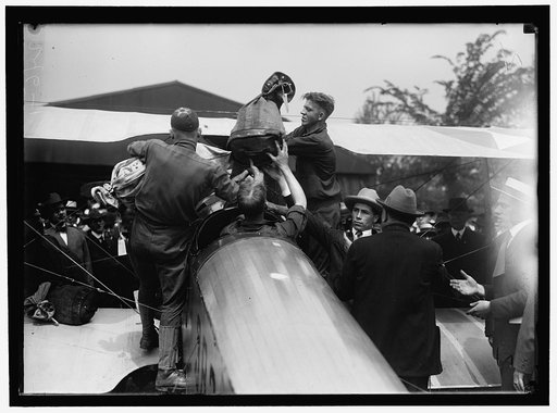 AIR MAIL. INAUGURATION OF SERVICE, POLO FIELD. LOADING