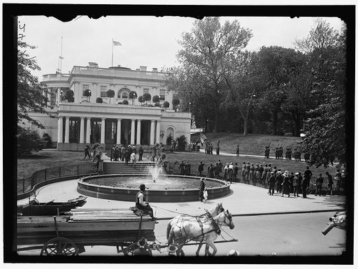 BLUE DEVILS (CHASSEURS ALPINE) AT WHITE HOUSE, EAST ENTRANCE