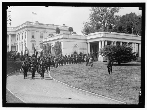 BLUE DEVILS (CHASSEURS ALPINE) AT WHITE HOUSE