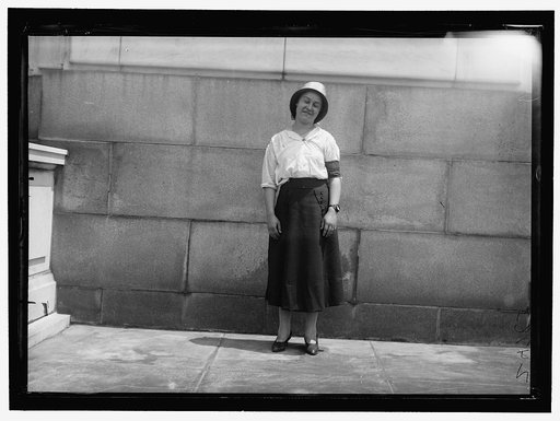 MUNITIONS WORKERS. WOMEN