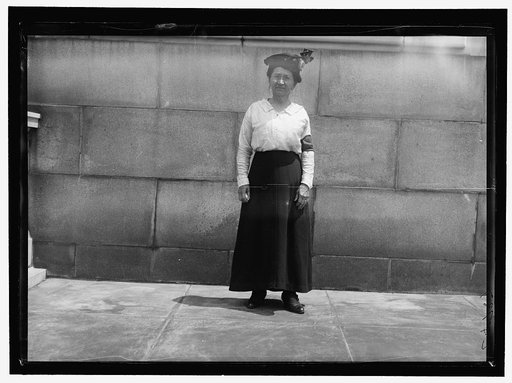 MUNITIONS WORKERS. WOMEN