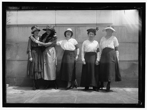 MUNITIONS WORKERS. WOMEN