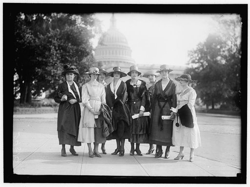 MUNITIONS WORKERS. WOMEN