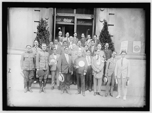 CREEL, GEORGE, CHAIRMAN, COM. ON PUBLIC INFORMATION. RIGHT, WITH MEXICAN NEWSPAPERMEN