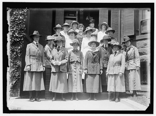 GIRL SCOUTS. NATIONAL AND LOCAL OFFICERS, LEFT, MRS. JAMES STORROW OF BOSTON; 2ND FROM LEFT FRONT, MRS. JULIETTE LOW, FOUNDER; 4TH FROM LEFT FRONT, VERA LAWRENCE, DIST. COMMANDR.; ABOVE LAST, AT RIGHT, MRS. FR[...