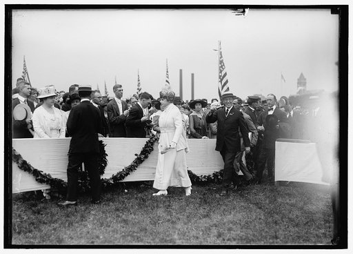 FLAG DAY. CROWD AT EXERCISES AT MONUMENT