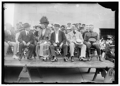 BLUE DEVILS (CHASSEURS ALPINE). AT WASHINGTON MONUMENT. FRONT: SEC. BAKER; MME. JUSSERAND; AMB. JUSSERAND