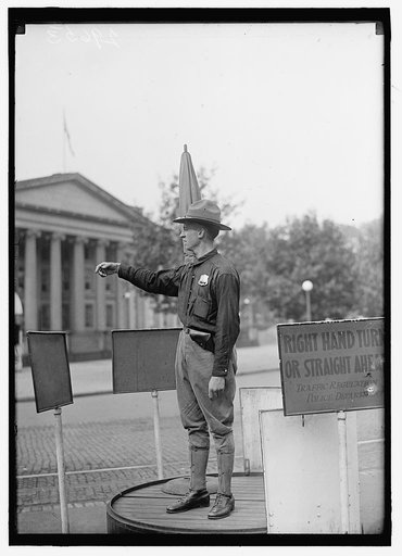 ARMY, U.S. SOLDIER AS TRAFFIC COP AT TREASURY