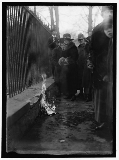WOMAN SUFFRAGE. BONFIRE ON SIDEWALK BEFORE WHITE HOUSE
