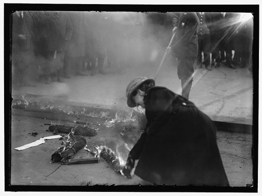 WOMAN SUFFRAGE. BONFIRE ON SIDEWALK BEFORE WHITE HOUSE