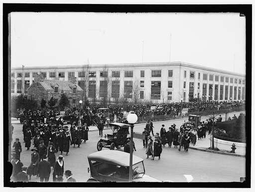 NAVY DEPARTMENT, U.S. WORKERS LEAVING NAVY BUILDING