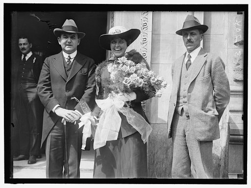SHIPPING BOARD, U.S. RAYMOND B. STEVENS, RIGHT, VICE-CHAIRMAN OF BOARD, AT THE ENTRANCE WITH SINGER, AND LIBERTY LOAN DRIVE