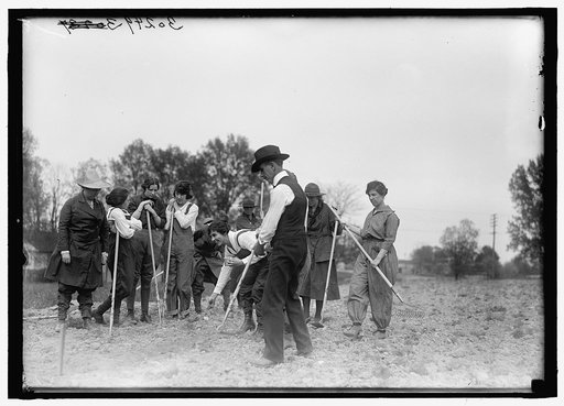 NATIONAL EMERGENCY WAR GARDENS COM. GIRL SCOUTS AND OTHERS