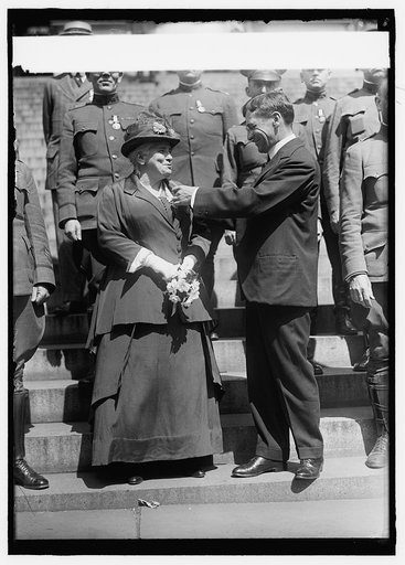 MEDALS, DECORATIONS, ETC. SEC. BAKER DECORATING DR. SHAW AND SOLDIERS