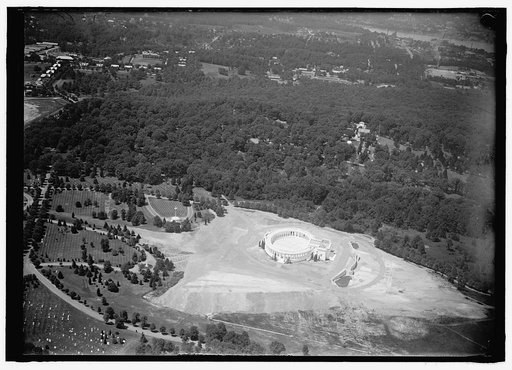ARLINGTON NATIONAL CEMETERY. VIEWS OF ARLINGTON FROM THE AIR, CENTERING THE MEMORIAL AMPHITHEATRE