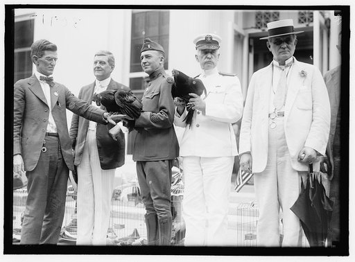 ALABAMANS. ROOSTERS BEING PRESENTED TO ALABAMA CITIZENS AT WHITE HOUSE. VIEWS OF PRESENTATION. REP. OLIVER 2ND FROM LEFT; ADMIRAL BENSON AND CHAMP CLARK, RIGHT