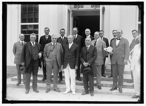 GOVERNORS OF STATES. GOVERNORS AND ATORNEYS GENERAL OF SEVEN STATES AT WHITE HOUSE TO DISCUSS HIGH COST OF LIVING. FRONT: GOV. SPROUL, PA.; ATTY. GEN. OF U.S., M.A. PALMER; PRESIDENT WILSON; GOV. GARDNER, MO. BACK RO