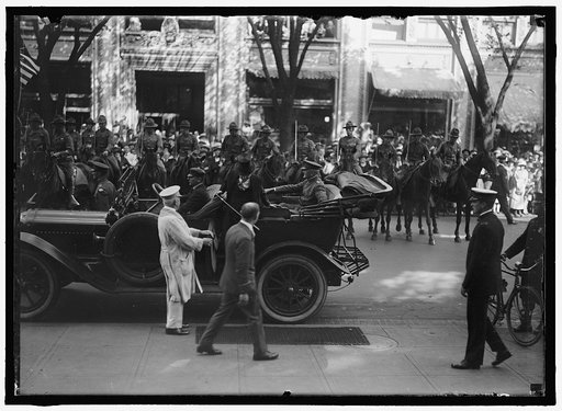 FIRST DIVISION, A.E.F. AMERICAN EXPIDITIONARY FORCES. GENERAL PERSHING IN AUTO. A BLURRED PICTURE