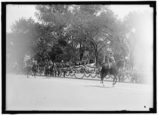 FIRST DIVISION, A.E.F. AMERICAN EXPEDITIONARY FORCES. GENERAL PERSHING LEADING PARADE