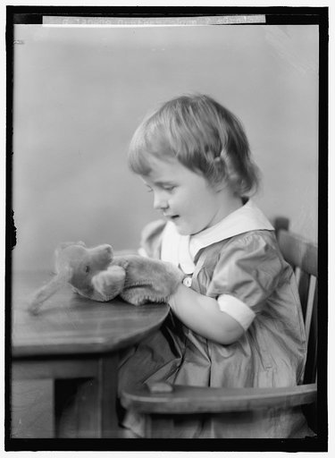 GUNTHER, JOAN F. PORTRAIT