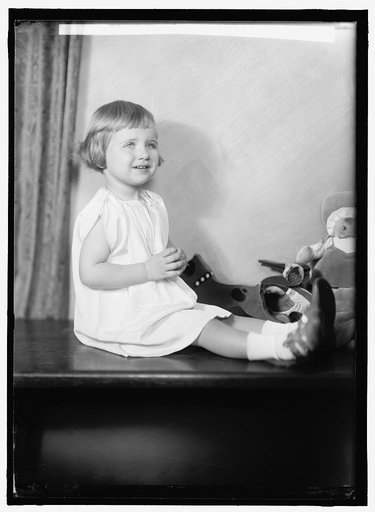 DIETRICH, RHODA. PORTRAIT