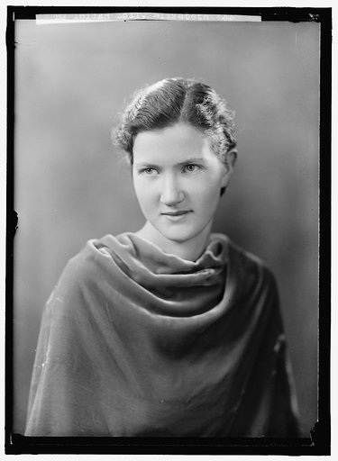 ZOLL, ELIZABETH. PORTRAIT