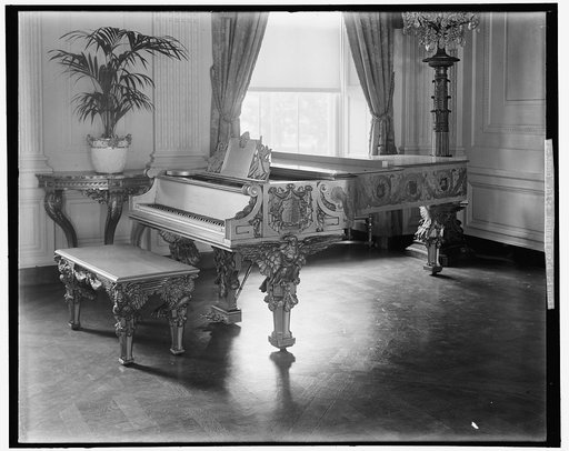 White House (gold piano)