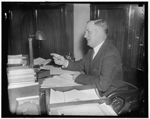 Nebraska Senator. Washington, D.C., Dec. 11. A new and informal picture of United States Senator Edward R. Burke, Democrat of Nebraska, made in his office at the Capitol today