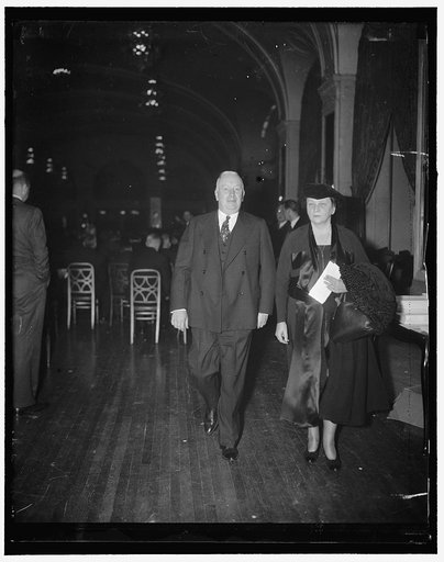 Labor Secretary arrives for meeting of Council for Industrial Progress. Washington, D.C., Dec. 11. Management and Labor. Secretary of Labor Frances Perkins escorted by John G. Paine, Chairman of the Employers Group in the Berry Industrial-Labor Council, arrives for the meeting of Industry and Labor.