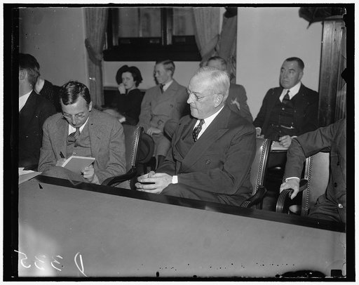 Last-minute huddle. Washington, D.C., Dec. 8. Harvey D. Gibson, President of the Manufacturers Trust Company, goes [...] Gibson testified that his company advanced to Mid-America Corporation $1,600,00 of the $3,121,00 used to purchase the Van Swerigan Securities at auction