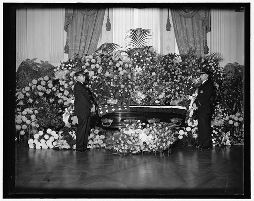 Body of Gus Gennerich lies in state at White House. Washington, D.C., Dec. 16. The body of Gus Gennerich, President Roosevelt's friend and bodyguard who died in Beunos Aires, lying in state in the East Room of the White House today following simple services attended by President Roosevelt, members o