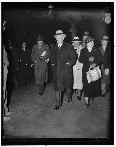 Vice President and Mrs. Garner arrive in Capitol. Washington, D.C., Nov. 30. Five weeks ahead of the opening of Congress January 5, the Vice President with Mrs. Garner arrived in Washington tonight from their home in Uvalde, Texas. Acknowledged an authority on taxes, Vice President Garner is expecte