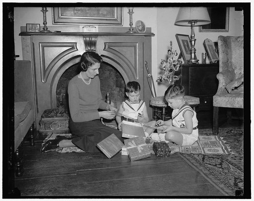 Mrs. Thomas Swann & children