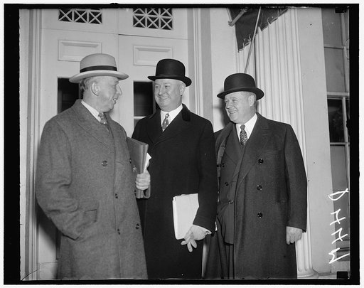 Democrats will eat "wictory dinner" March 4. Washington, D.C., Dec. 30. After reviewing Democratic party affairs with President Roosevelt today, Pmg. James A. Farley told newsmen that March 4 has been set for a Democratic "victory dinner" in Washington. Farley is shown with Forbes Morgan, (left) and