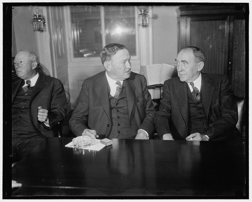 Senate and House leaders. Washington, D.C., Jan. 7. Senator Joseph T. Robinson, Senate Majority Leader, and Speaker Bankhead met today to discuss legislation to be introduced at the new session of Congress