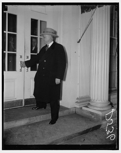 A.F. of L. leader at White House. Washington, D.C., Jan. 11. William Green, President, American Federation of Labor, entering the White [House] Executive Offices today for a conference with President Roosevelt
