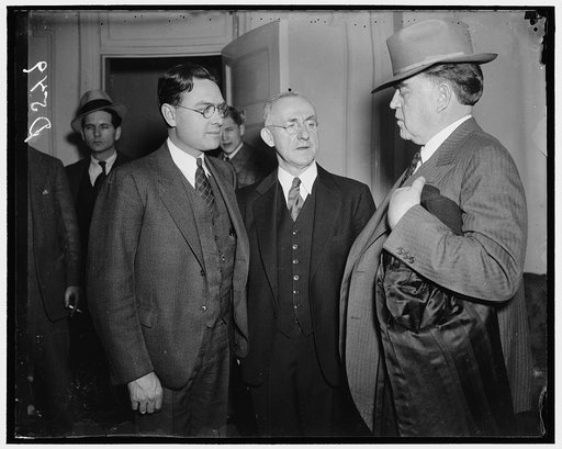Lewis and aides to map plans for auto strikes. Washington, D.C., Jan. 12/37. John L. Lewis met with officials of the Committee for Industrial Organization today to discuss the strike of the United Automobile Workers Union against General Motors. The picture shows from the left; Homer Martin, Preside